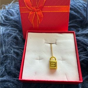 Luxury zipper pull on unbranded necklace